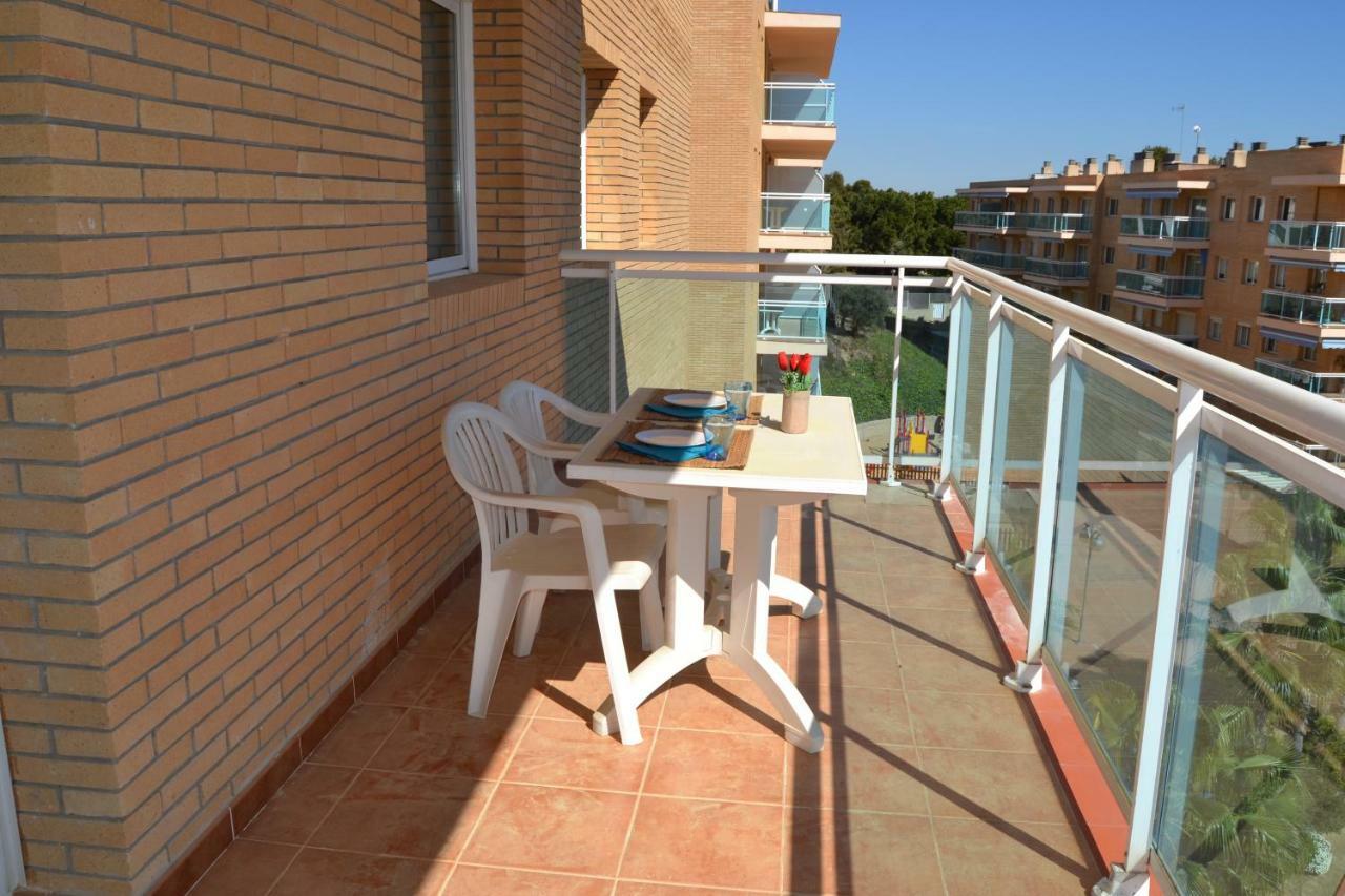 Lovely Familiar Apartment With Pool In Cap Salou Kültér fotó