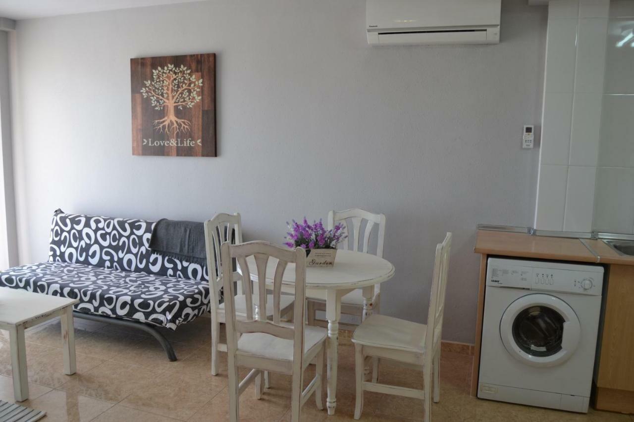 Lovely Familiar Apartment With Pool In Cap Salou Kültér fotó