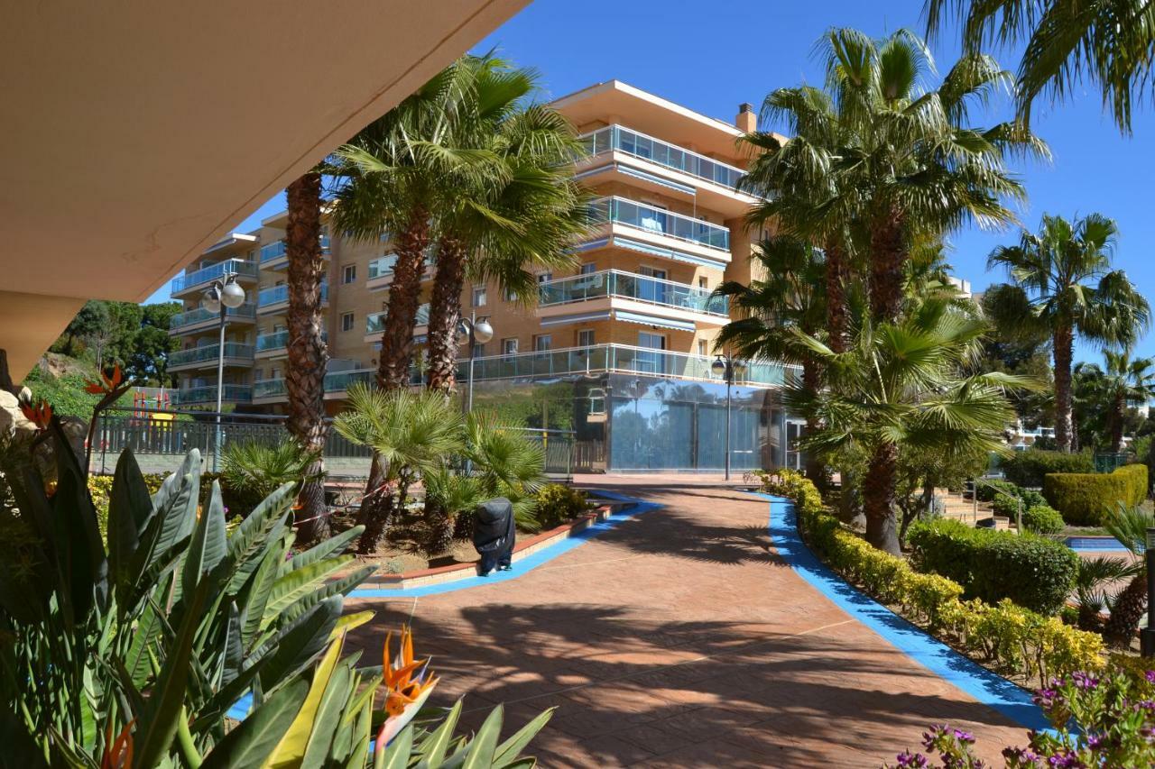 Lovely Familiar Apartment With Pool In Cap Salou Kültér fotó