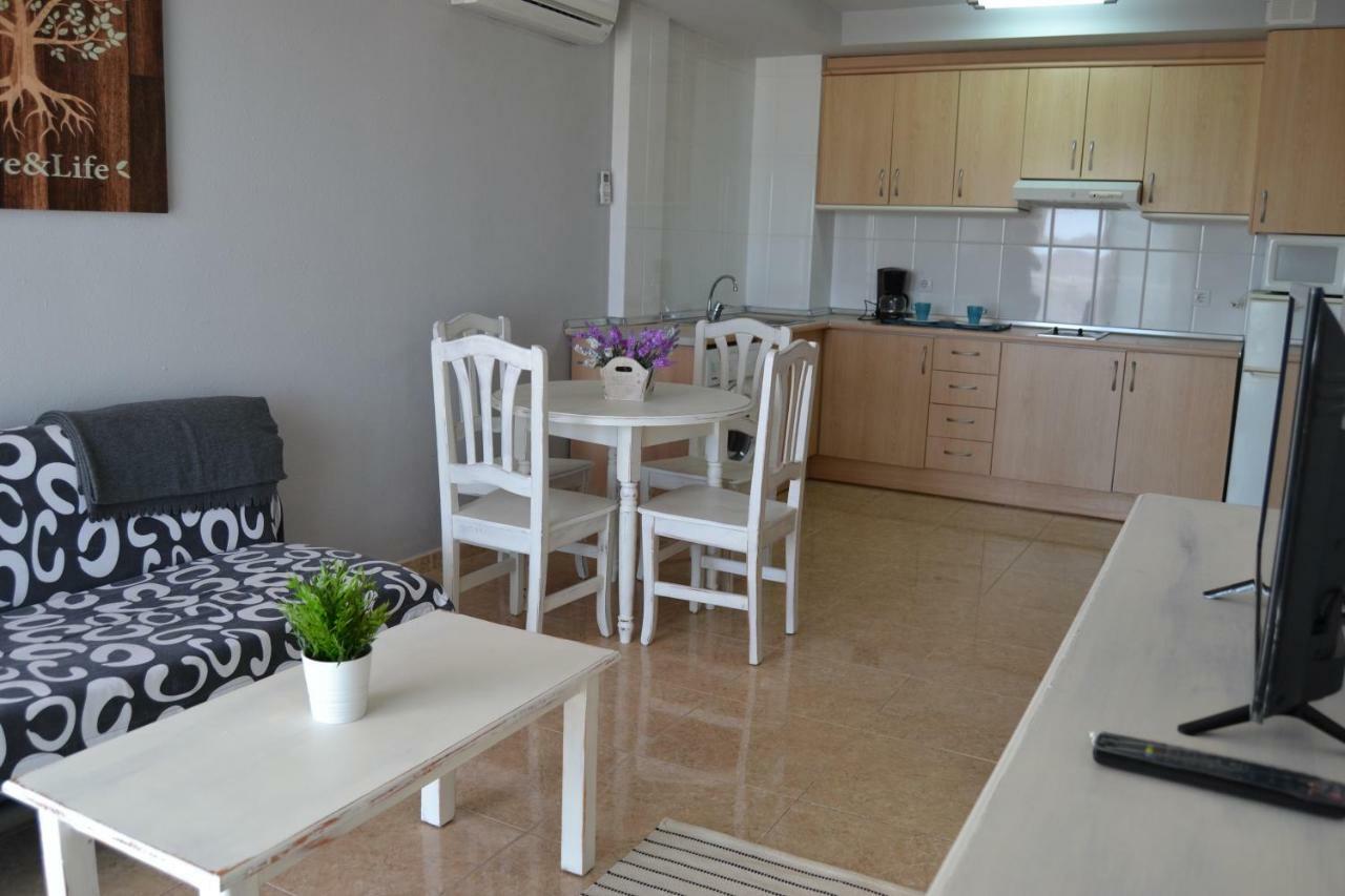 Lovely Familiar Apartment With Pool In Cap Salou Kültér fotó