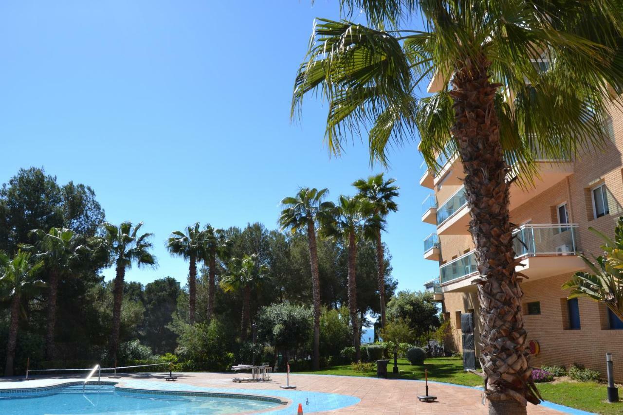 Lovely Familiar Apartment With Pool In Cap Salou Kültér fotó