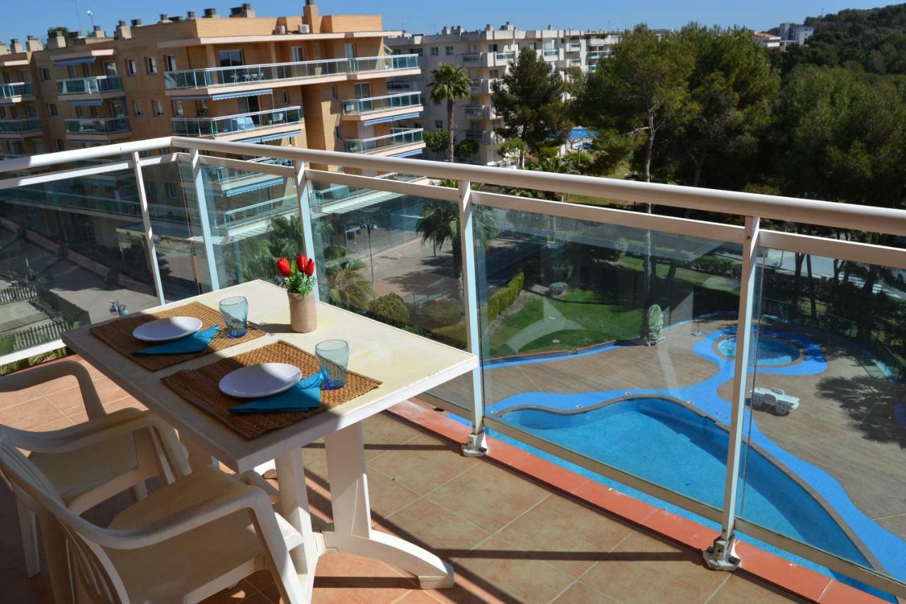 Lovely Familiar Apartment With Pool In Cap Salou Kültér fotó