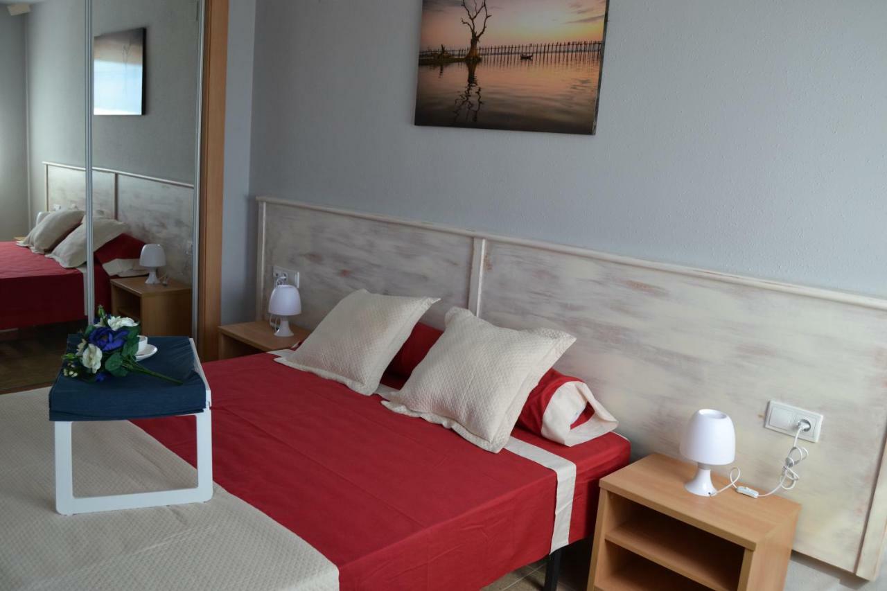 Lovely Familiar Apartment With Pool In Cap Salou Kültér fotó